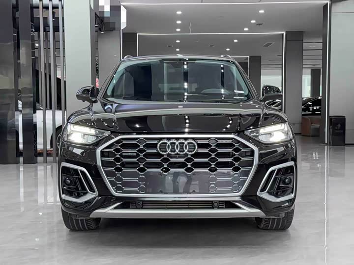 Фото 2 - Audi Q5L