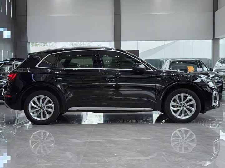 Фото 3 - Audi Q5L