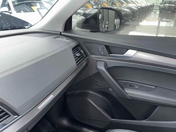 Фото 6 - Audi Q5L