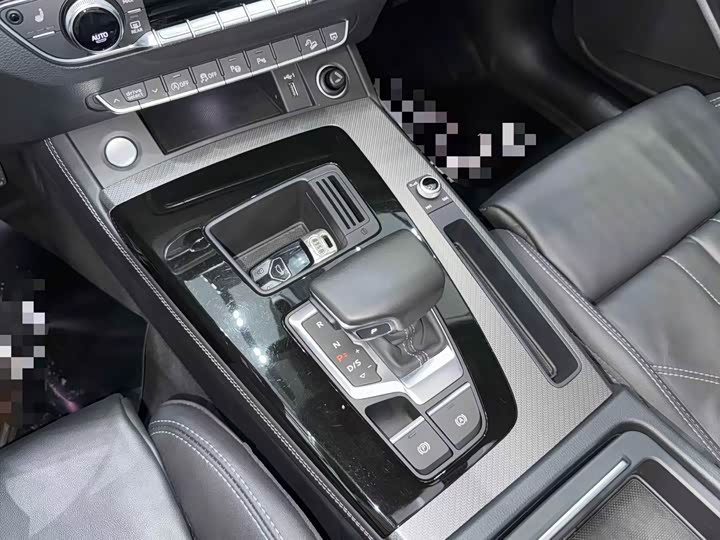 Фото 7 - Audi Q5L