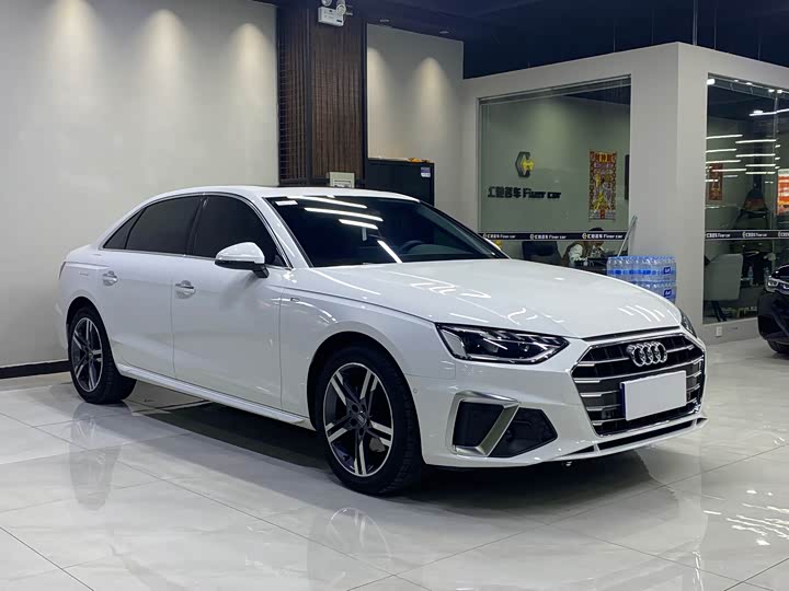 Фото 2 - Audi A4L