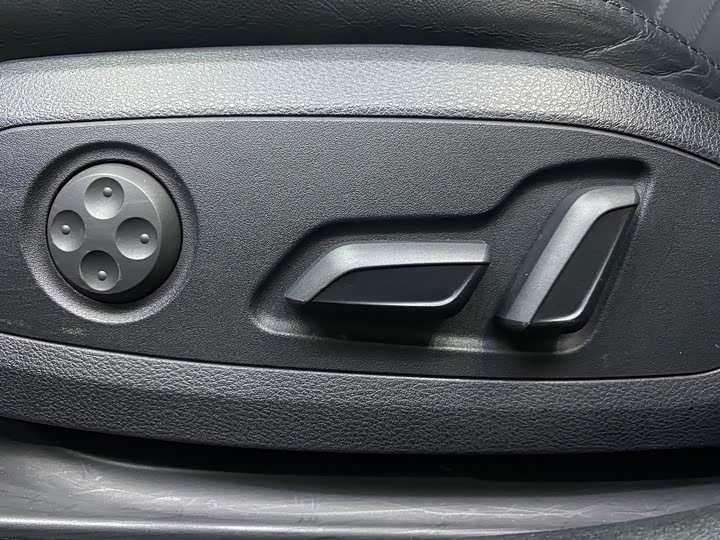 Фото 8 - Audi A4L