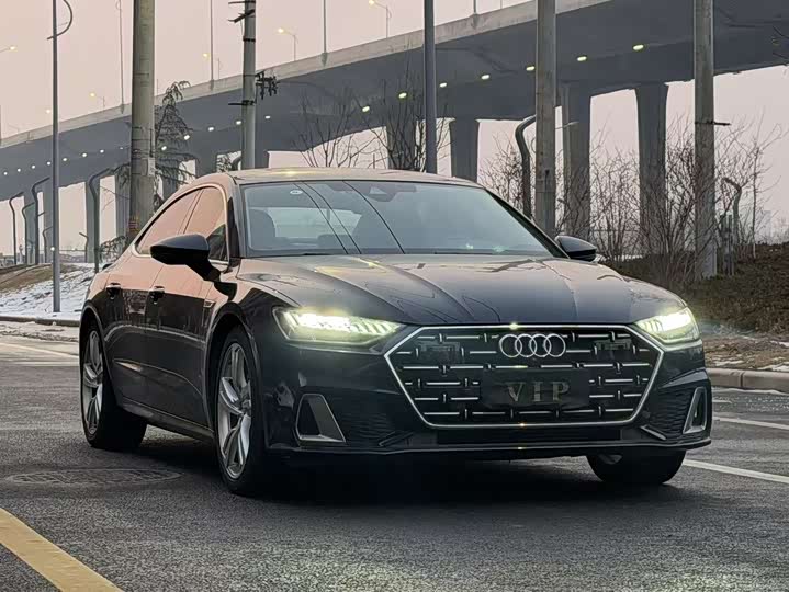 Фото 1 - Audi A7L