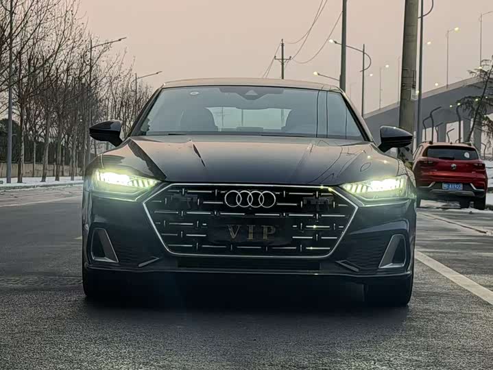 Фото 2 - Audi A7L