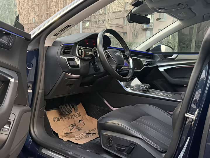 Фото 4 - Audi A7L