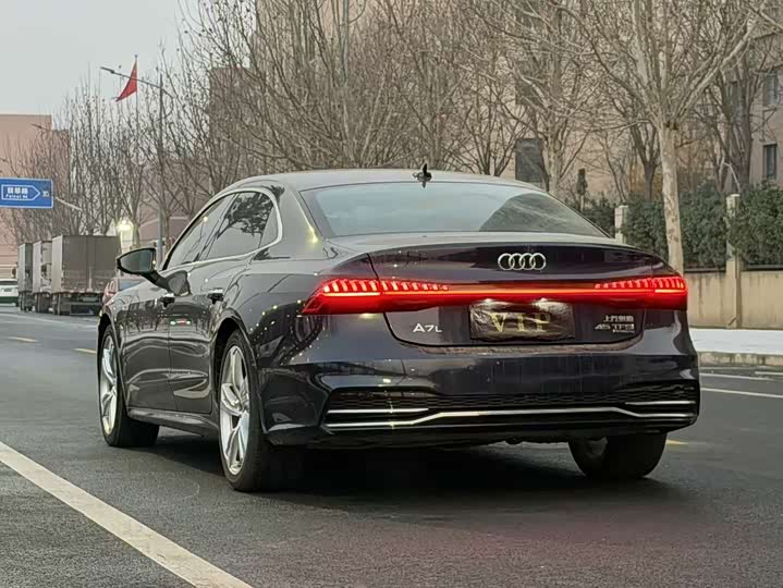 Фото 7 - Audi A7L