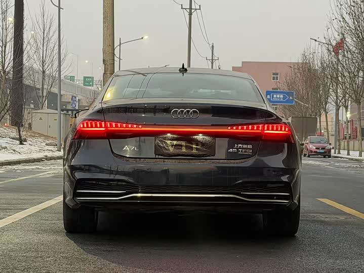 Фото 8 - Audi A7L