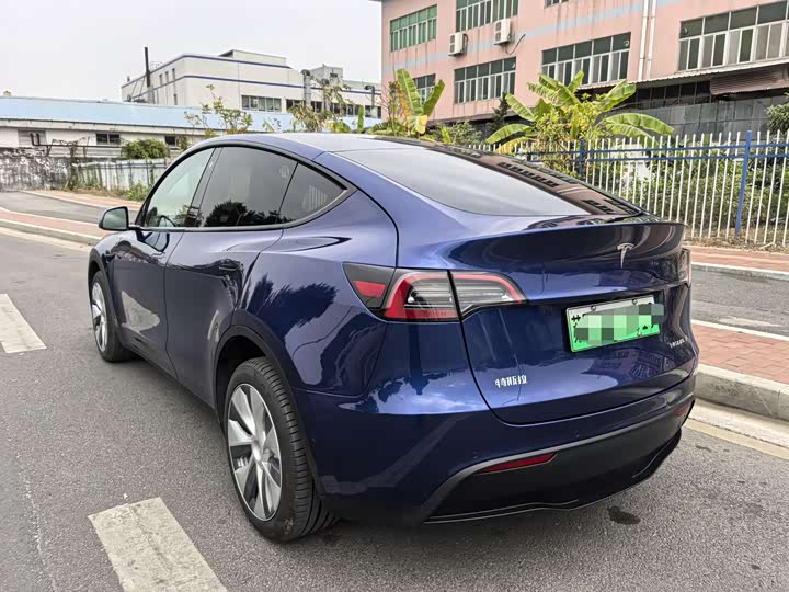 Фото 4 - Tesla Model Y