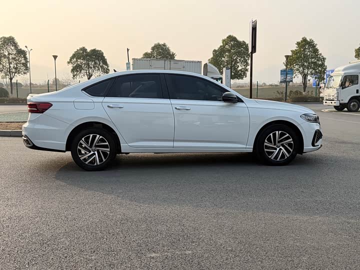 Фото 5 - Volkswagen Lavida