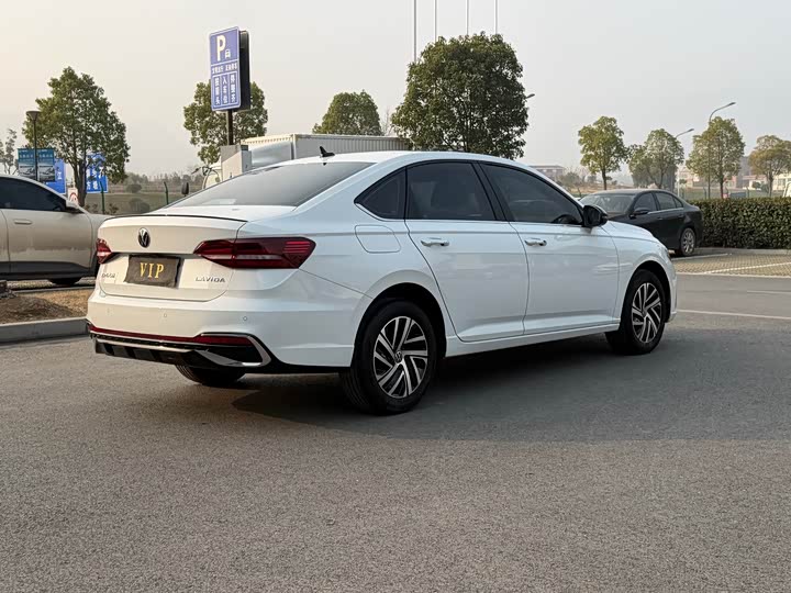 Фото 7 - Volkswagen Lavida