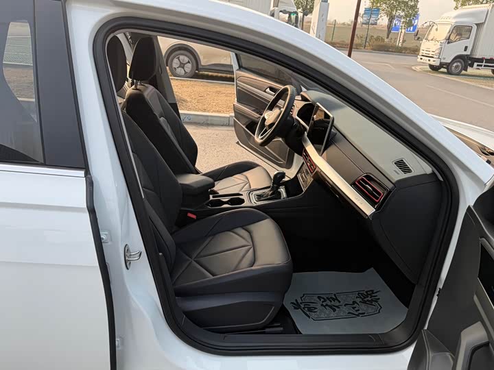 Фото 9 - Volkswagen Lavida