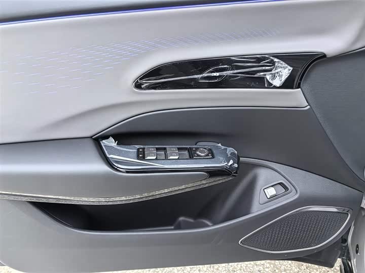 Фото 9 - Hongqi EH7