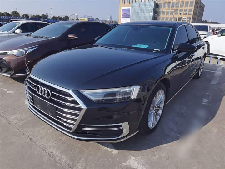 Фото 1 - Audi A8