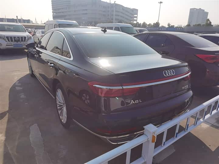 Фото 5 - Audi A8