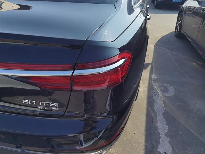 Фото 8 - Audi A8