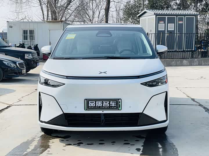 Фото 2 - XPeng X9