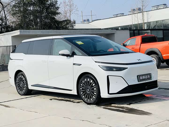 Фото 3 - XPeng X9