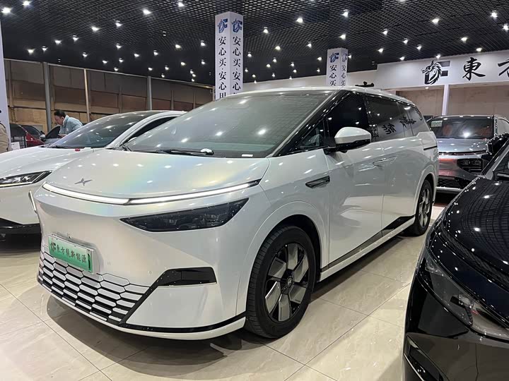 Фото 1 - XPeng X9