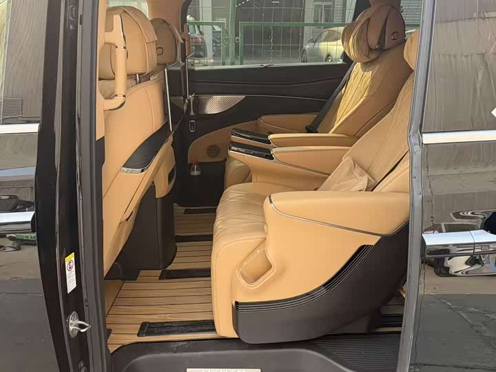 Фото 6 - Denza D9