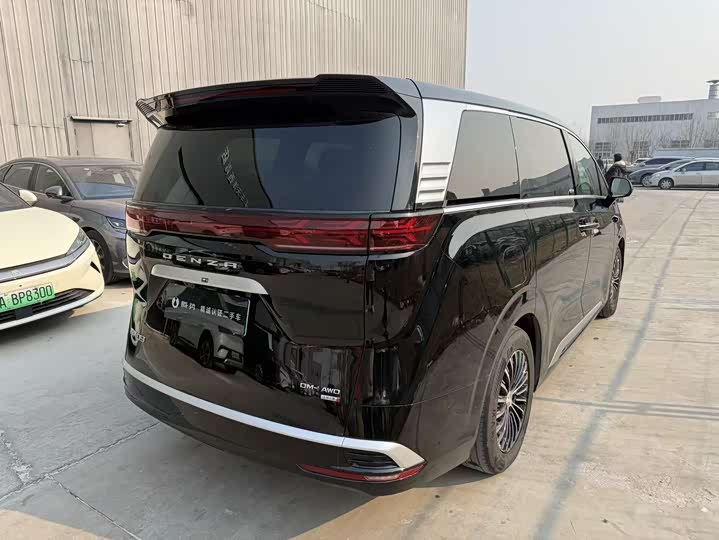 Фото 9 - Denza D9