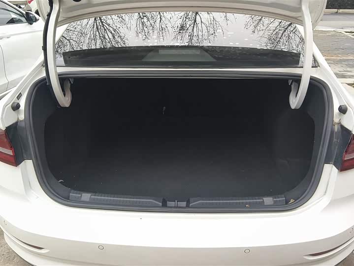 Фото 4 - Volkswagen Lavida