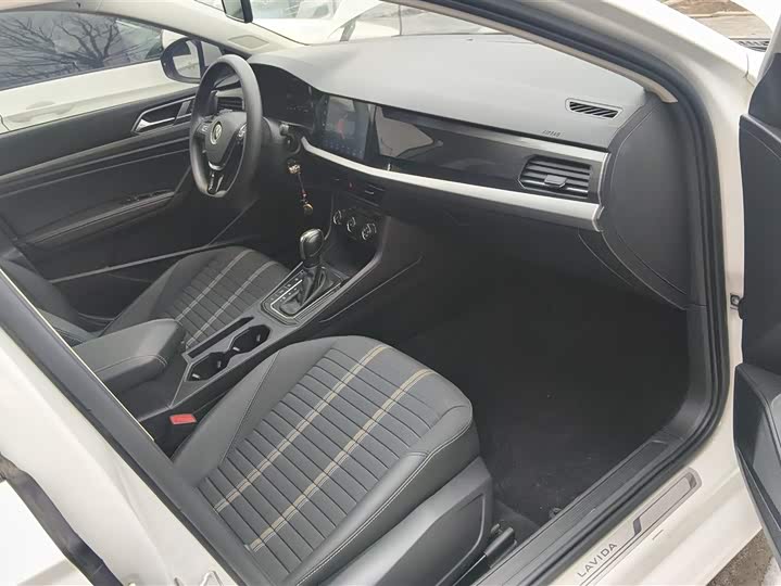 Фото 8 - Volkswagen Lavida