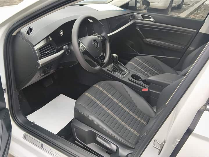 Фото 9 - Volkswagen Lavida