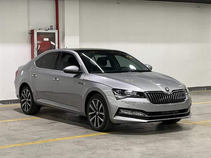 Фото 3 - Skoda Superb