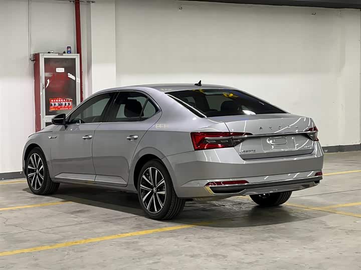Фото 4 - Skoda Superb