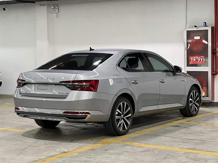 Фото 5 - Skoda Superb