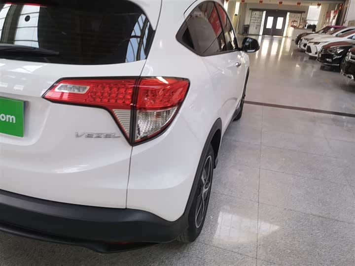 Фото 8 - Honda Vezel
