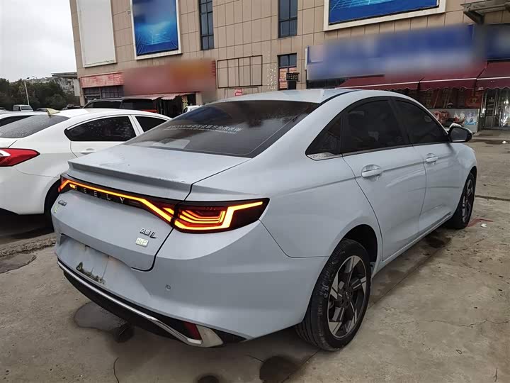 Фото 7 - Geely Emgrand L Hi·P Hybrid