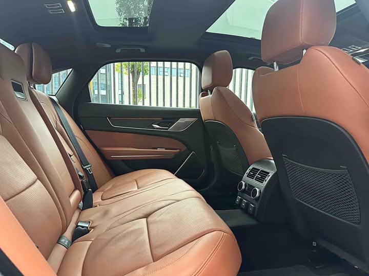 Фото 8 - Jaguar XF L