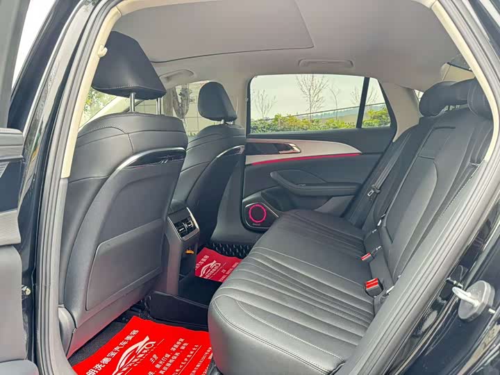 Фото 9 - Hongqi H5