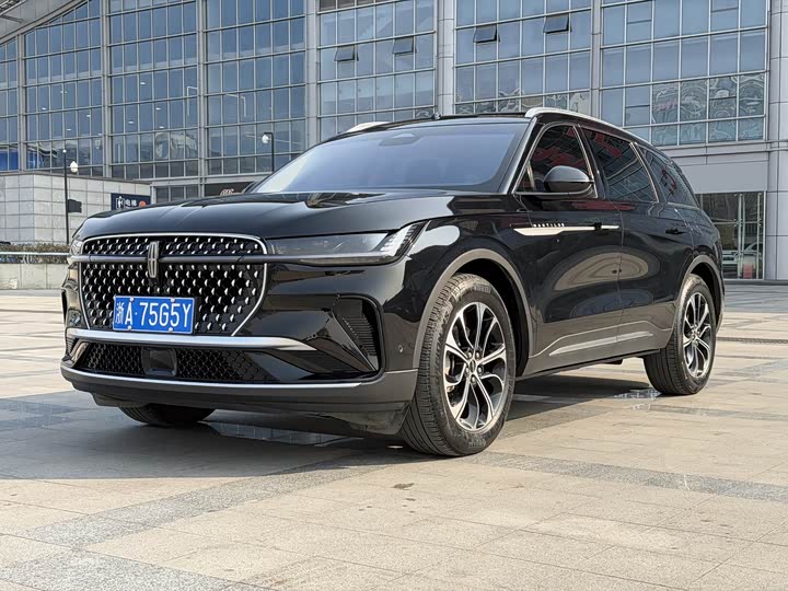 Фото 1 - Lincoln Nautilus