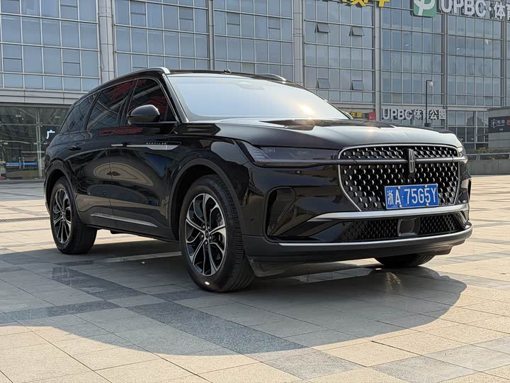 Фото 3 - Lincoln Nautilus