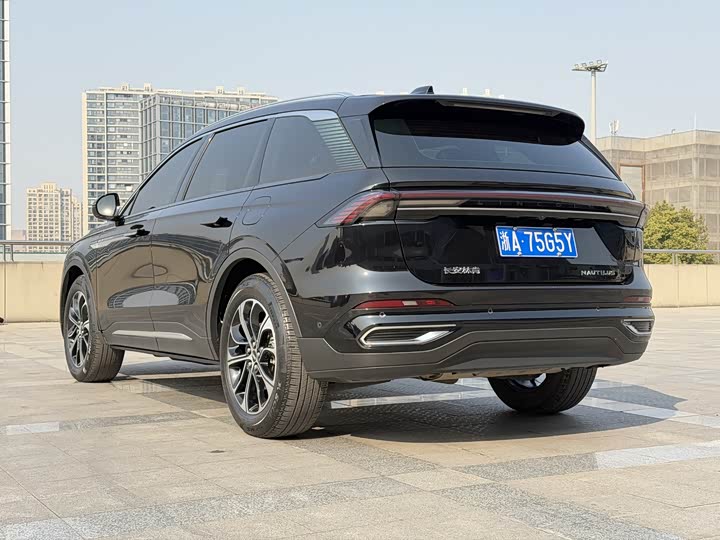 Фото 7 - Lincoln Nautilus