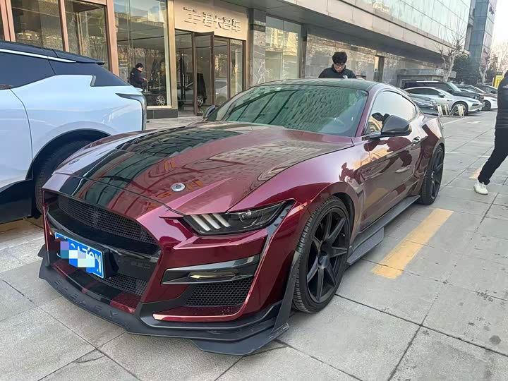 Фото 1 - Ford Mustang