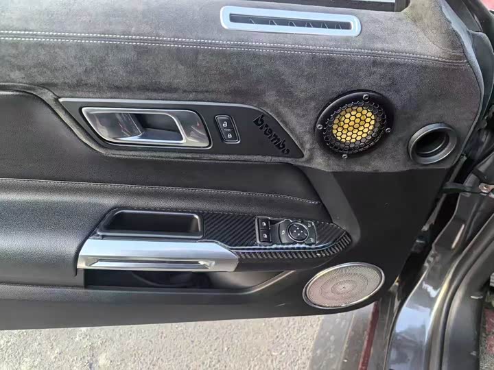 Фото 8 - Ford Mustang