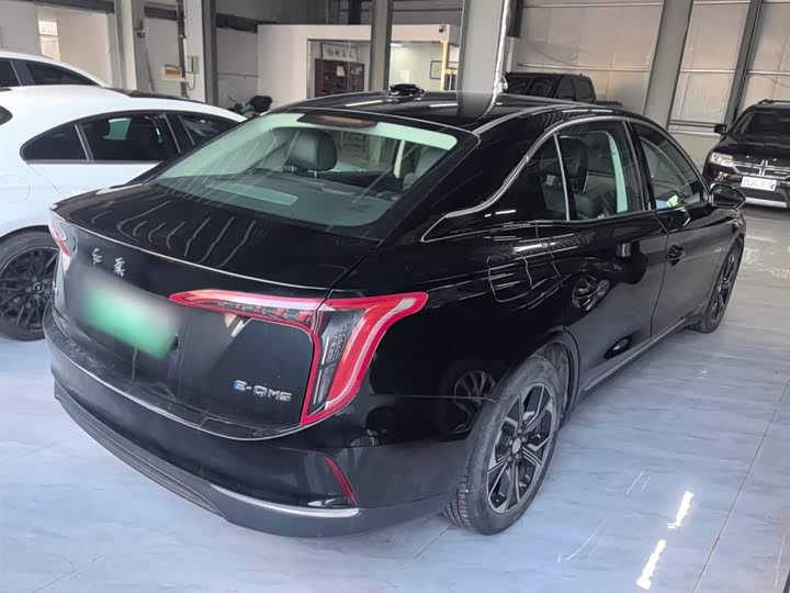 Фото 7 - Hongqi E-QM5