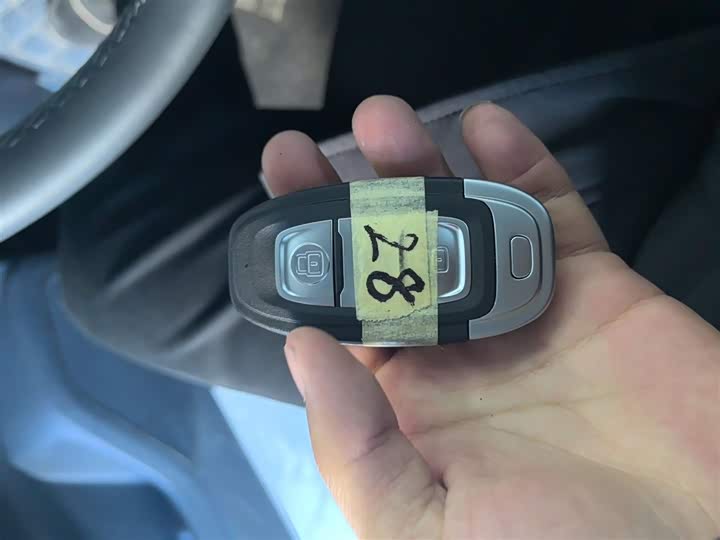 Фото 9 - Hongqi E-QM5