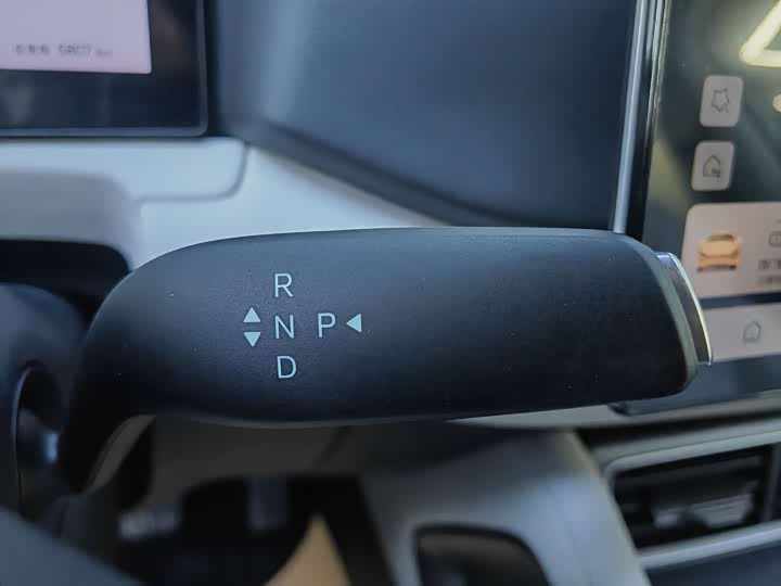 Фото 9 - BYD Yuan Up