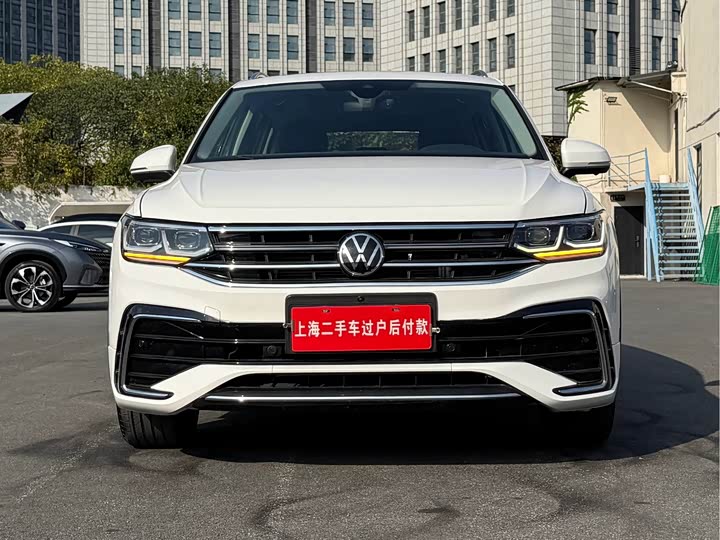 Фото 2 - Volkswagen Tiguan L Pro