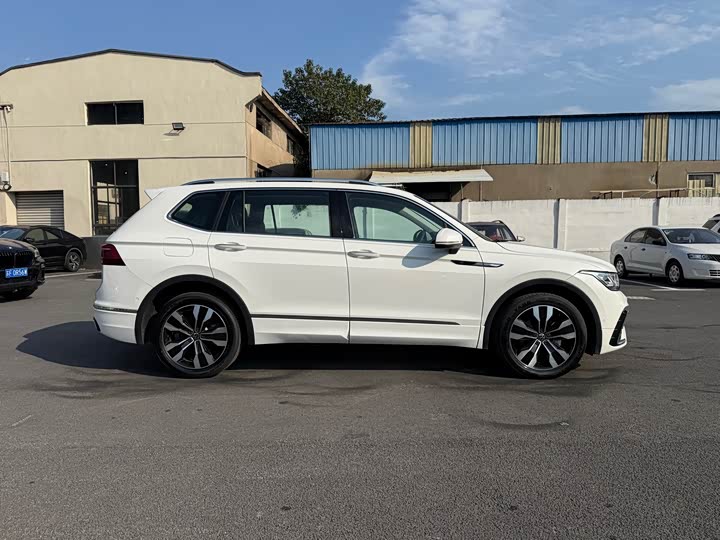 Фото 6 - Volkswagen Tiguan L Pro