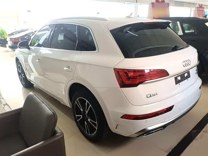 Фото 5 - Audi Q5L