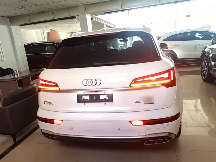 Фото 6 - Audi Q5L