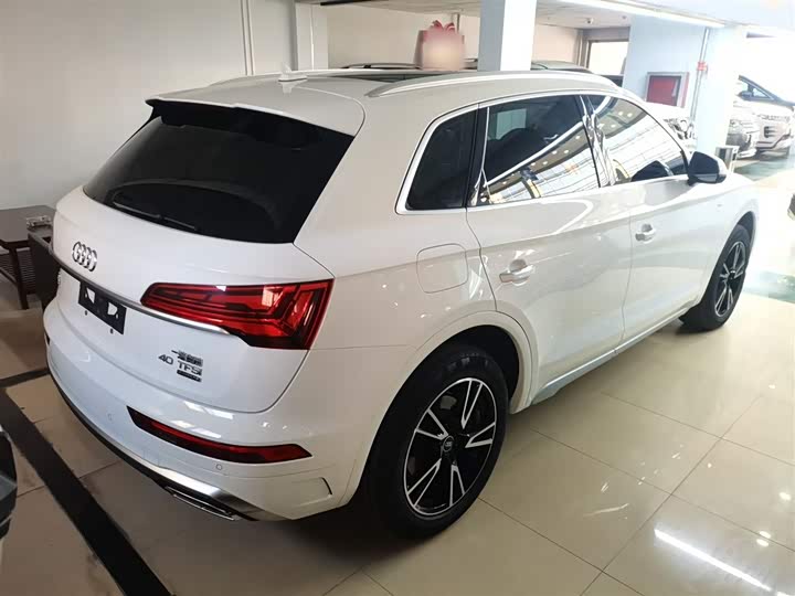 Фото 7 - Audi Q5L