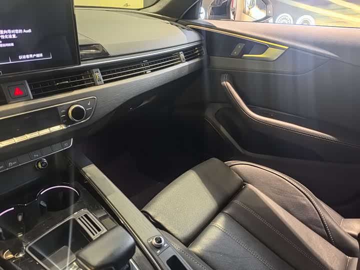 Фото 5 - Audi A4L