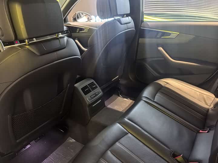 Фото 7 - Audi A4L