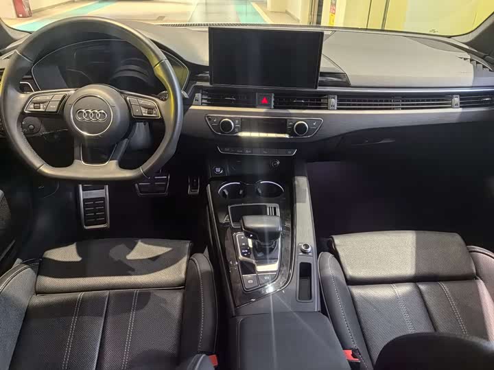 Фото 8 - Audi A4L